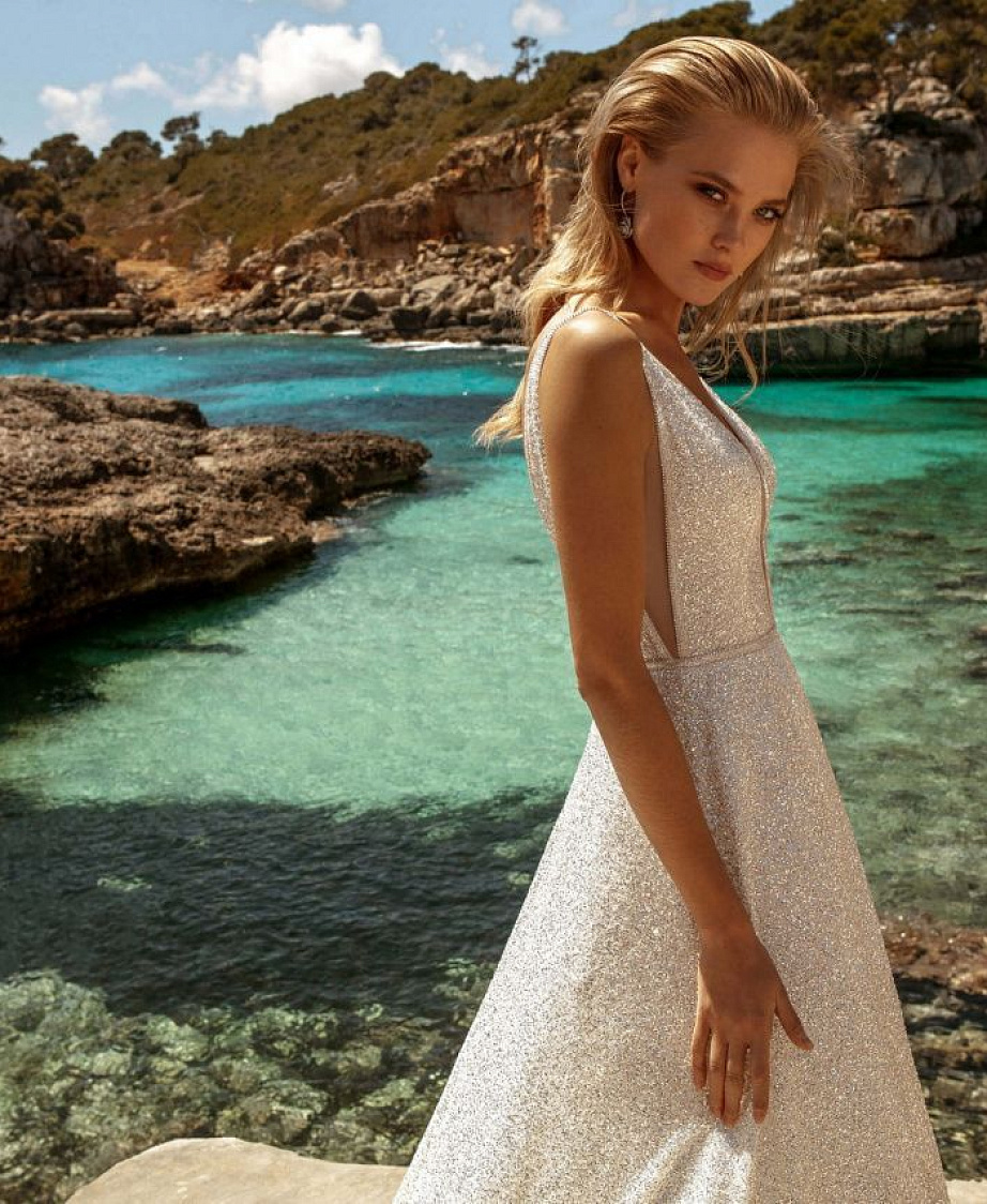 Роскошное сияющее свадебное платье А-силуэта фото