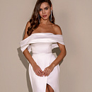 Атласное свадебное платье с разрезом и спущенными плечами фото