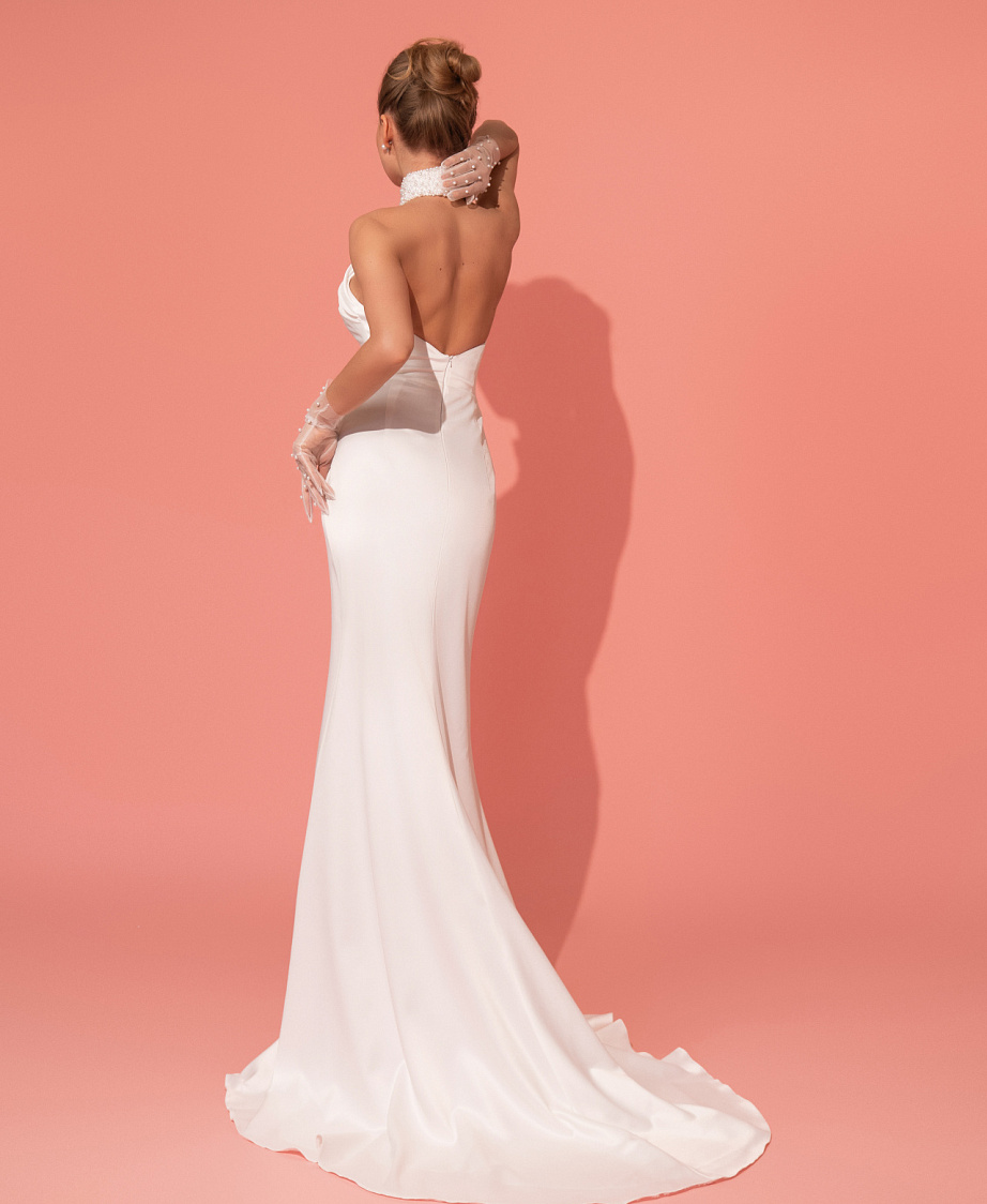 Сильное свадебное платье с американской промой с декором из жемчуга фото