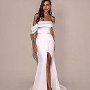 Атласное свадебное платье с разрезом и спущенными плечами фото