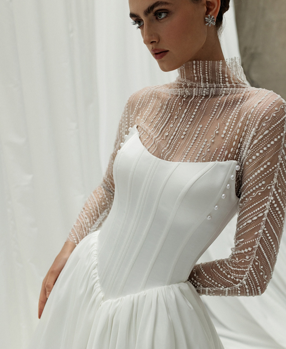 Атласное свадебное платье принцесса с болеро фото