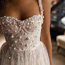 Свадебное платье с крупным жемчугом на корсете фото