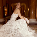 Роскошное свадебное платье из авторского кружева фото