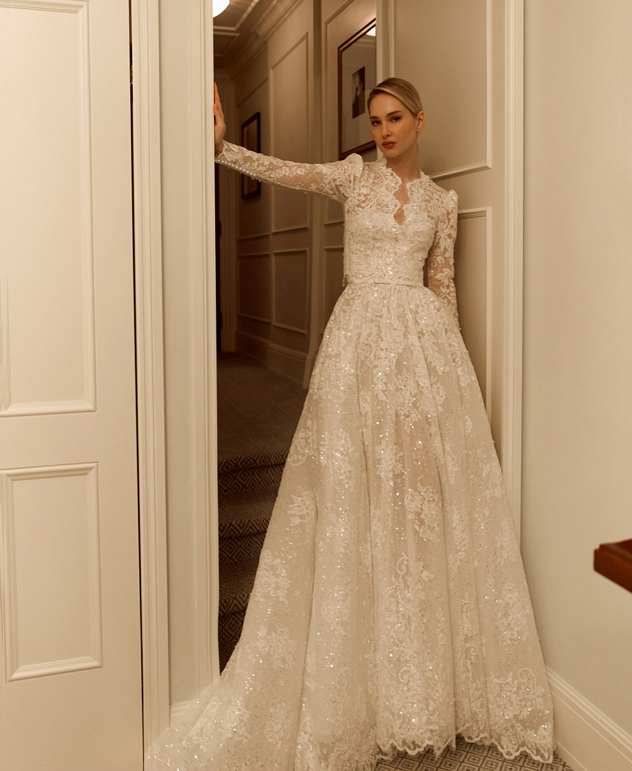 Пышное кружевное свадебное платье со съемным болеро фото