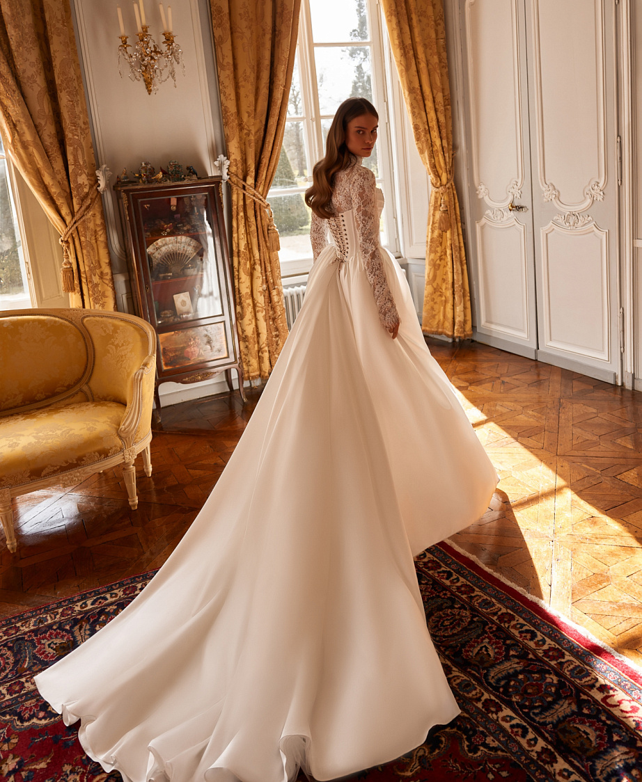 Комплект из кржевной русалки и съемного корсета с притачным шлейфом фото