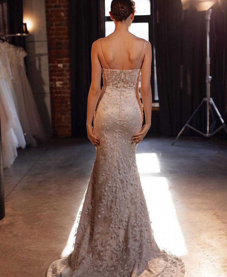 Кружевное свадебное платье рыбка с кейпом фото