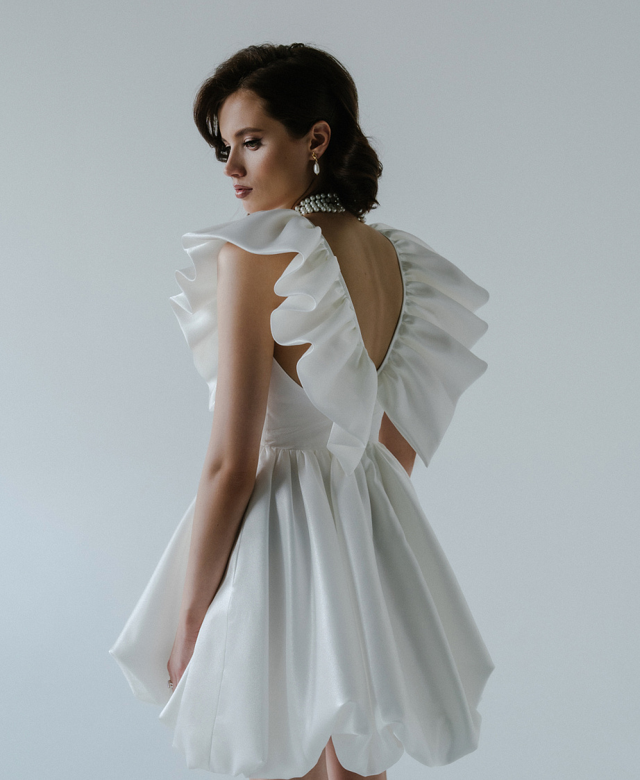 Стильное свадебное платье из креповой оргназы фото