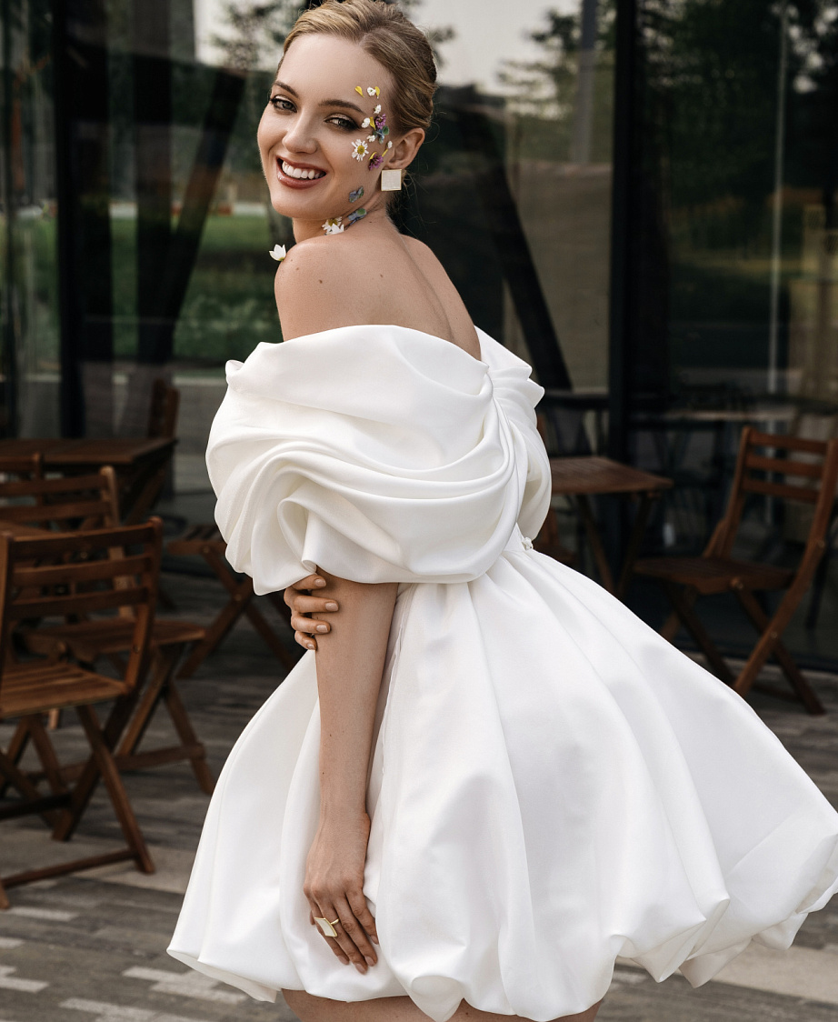 Свадебное платье мини силуэта баллон фото