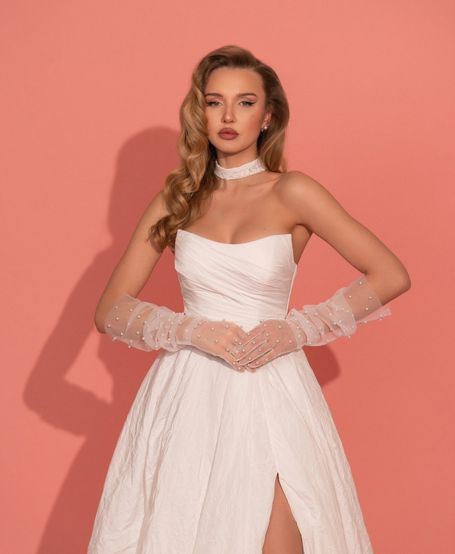 Стильное свадебное платье из тафты фото