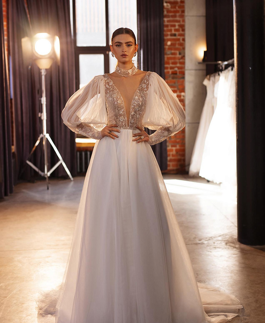 Нежное свадебное платье с объемными рукавами фото