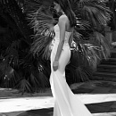 Атласное свадебное платье со сборкой на талии фото