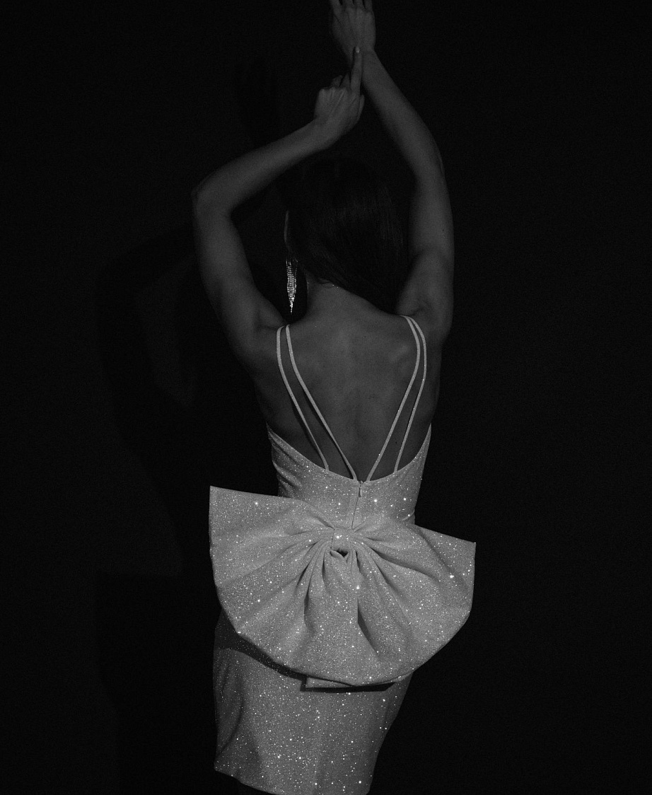 Короткое свадебное платье с бантом фото