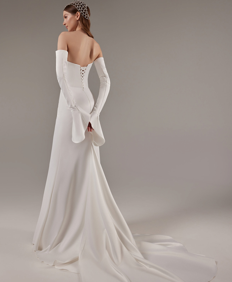 Русалка из атласа-стрейчас со съемными рукавами-клешь фото