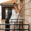 Стильное свадебное платье на одно плечо фото