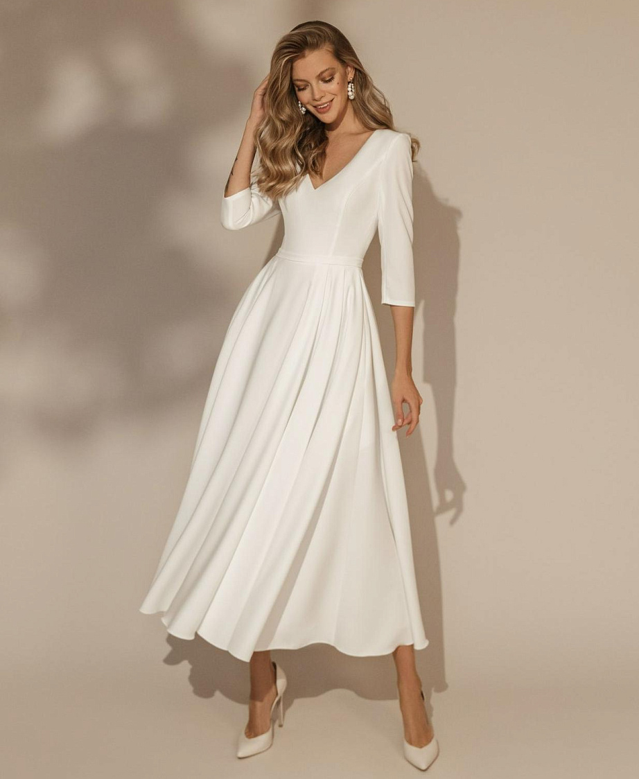 Атласное свадебное платье миди фото