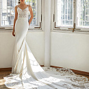 Свадебное платье русалка с длинным кружевным шлейфом фото