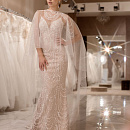 Сияющее свадебное платье рыбка на тонких бретелях фото