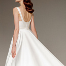 Атласное свадебное платье с квадратным вырезом фото