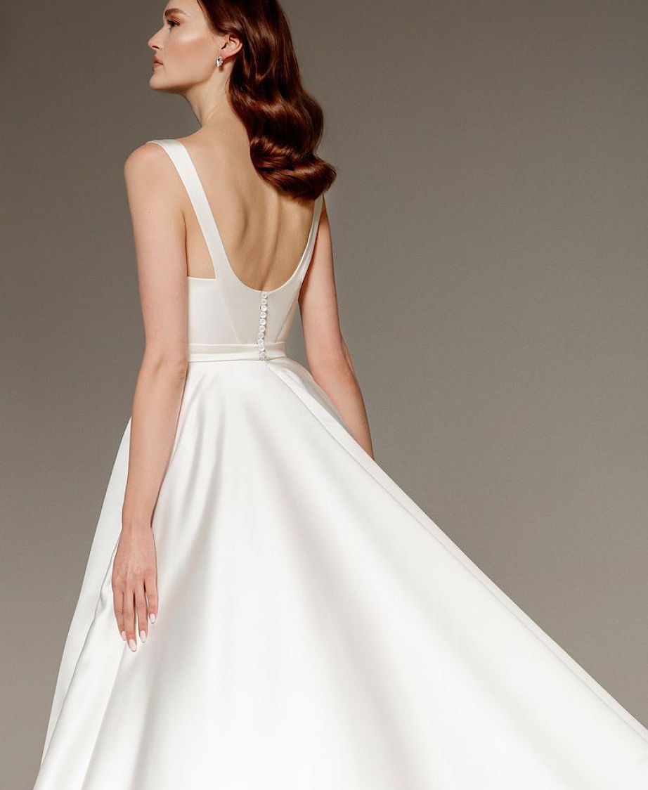 Атласное свадебное платье с квадратным вырезом фото