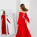 Шёлковое красное платье с рукавами фото