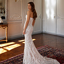 Кружевное свадебное платье рыбка с открытыми плечами фото