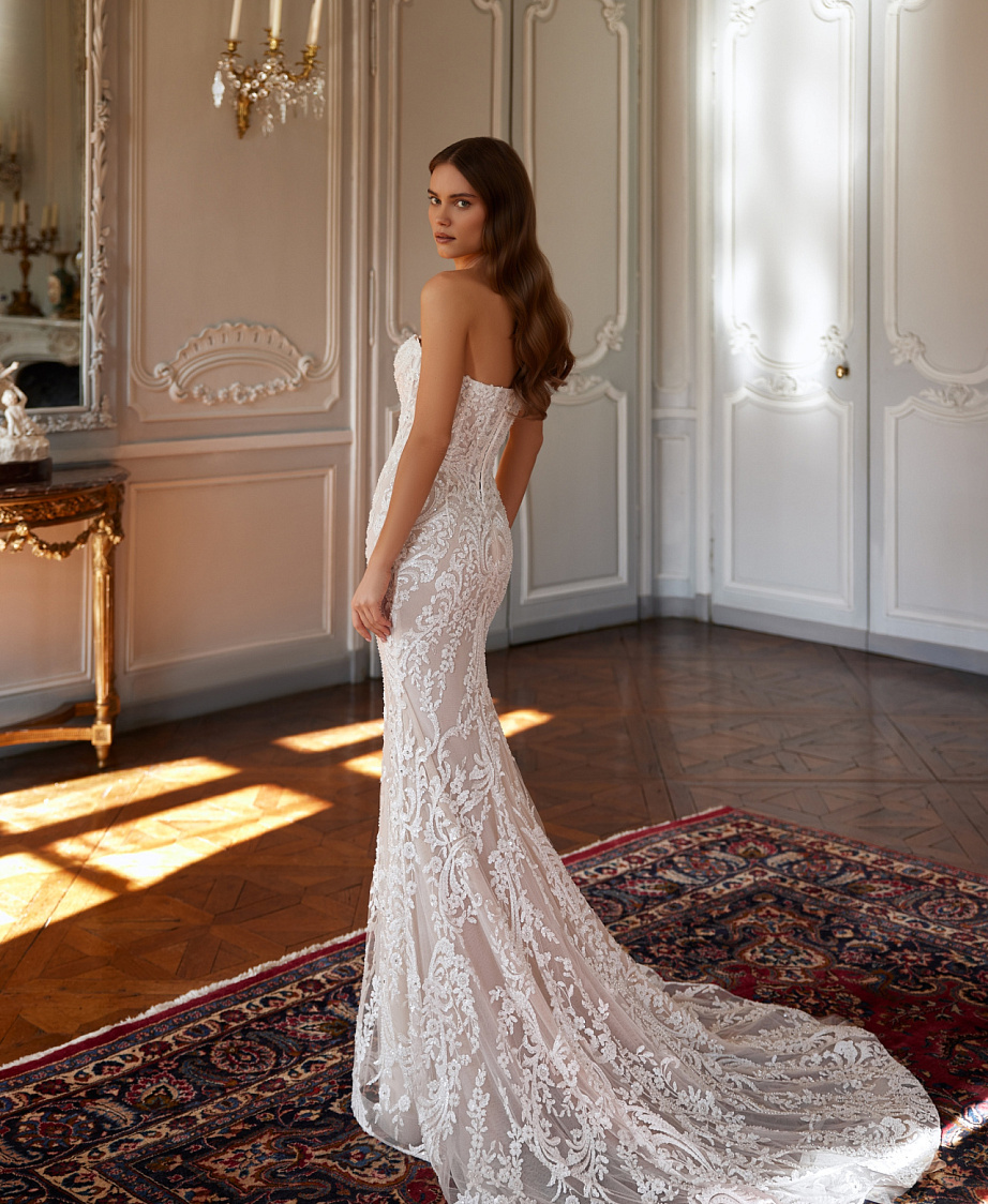 Кружевное свадебное платье рыбка с открытыми плечами фото