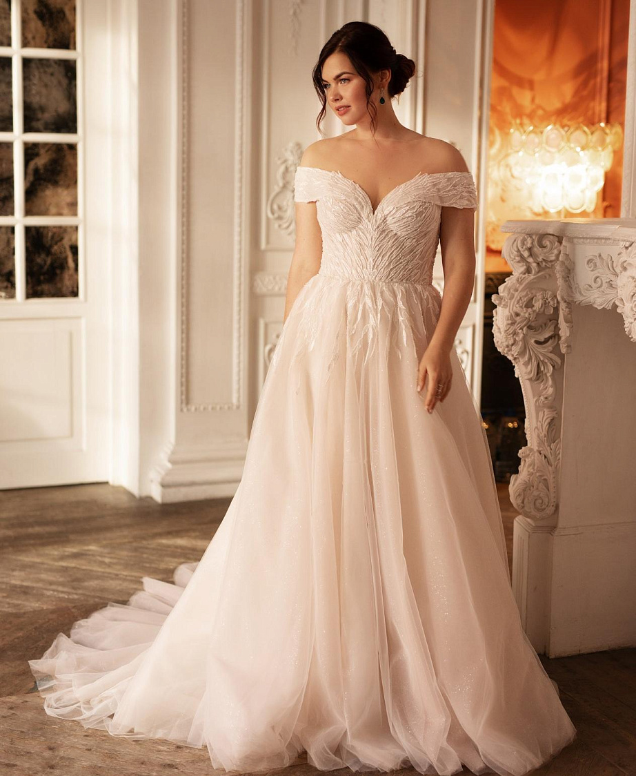 Классическое свадебное платье большого размера