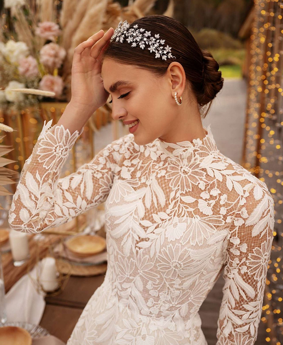 Закрытое свадебное платье в хлопковом кружеве фото