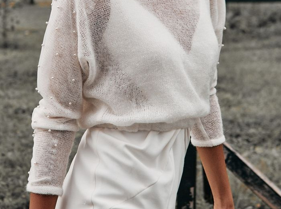 Шерстяной свитер с жемчугом