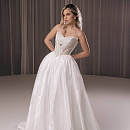 Свадебное платье с диснеевским корсетом и пышной юбкой из тафты фото