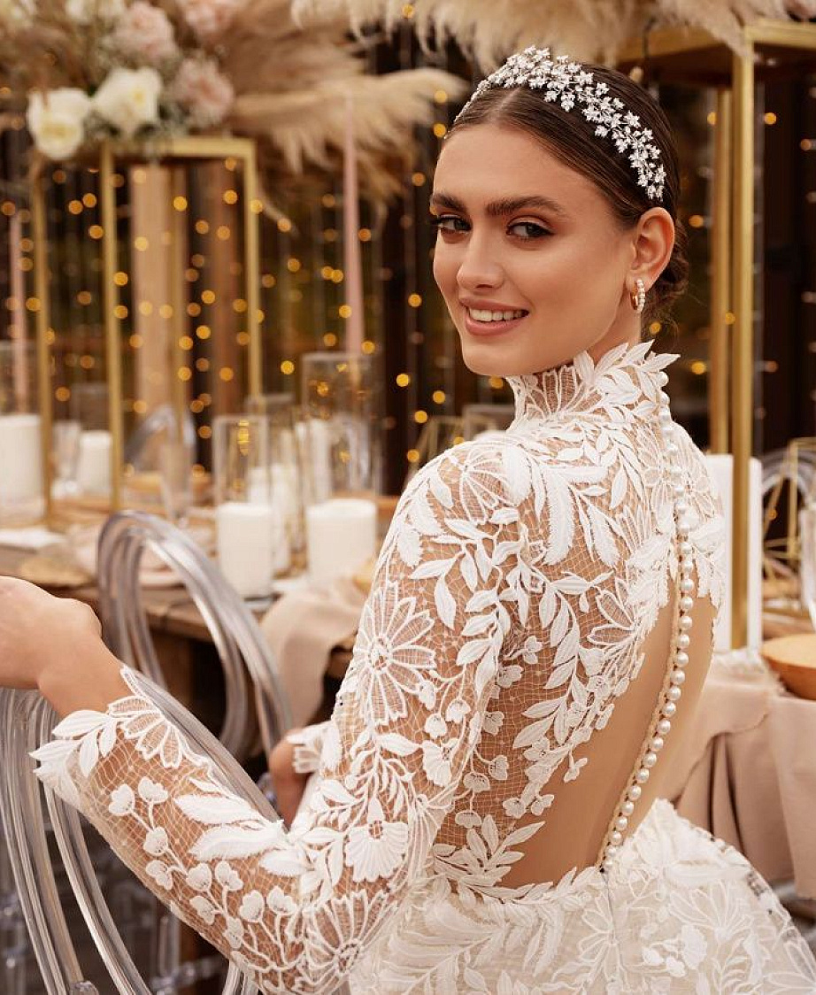 Закрытое свадебное платье в хлопковом кружеве фото