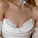 Свадебное платье из тафты с кружевными элементами фото