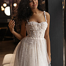 Свадебное платье с крупным жемчугом на корсете фото