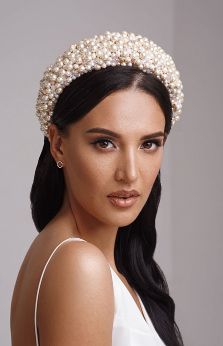 Кремовый широкий ободок с жемчужинами фото