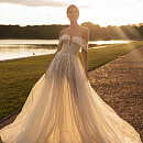 Изысканное свадебное платье с расшитым кружевом фото