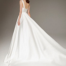 Атласное свадебное платье с квадратным вырезом фото