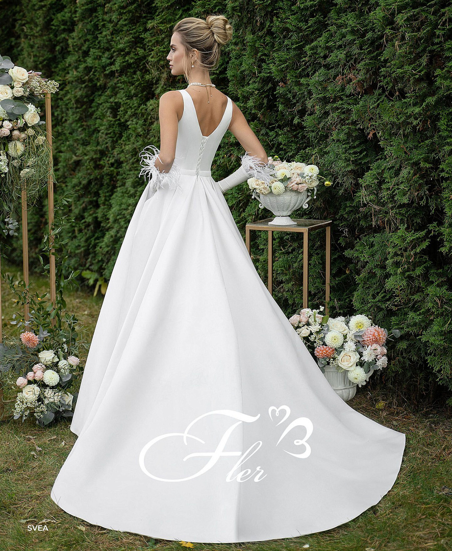 Лаконичное свадебное платье с квадратным вырезом плюс сайз фото