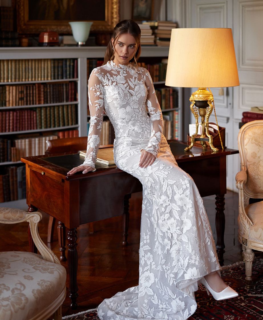 Комплект из кржевной русалки и съемного корсета с притачным шлейфом фото