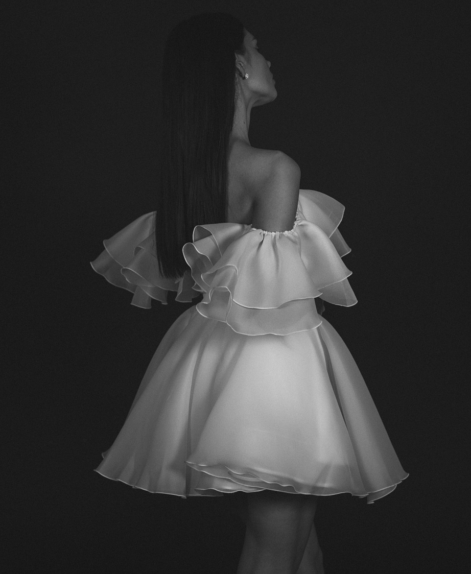 Воздушное свадебное платье мини фото