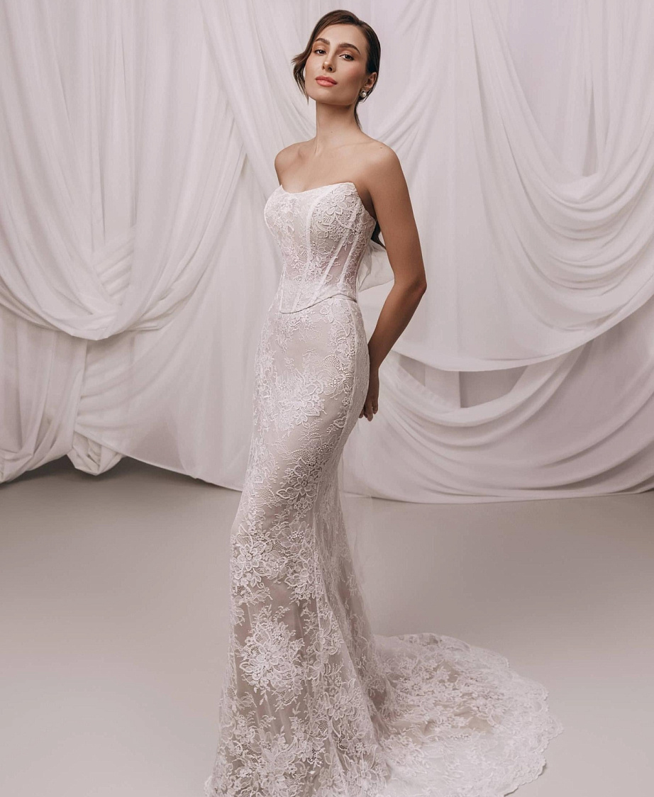 Кружевной корсет из юбки и корсета фото