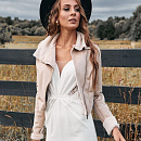 Бежевая короткая дубленка