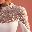 Красивое свадебное платье с роскошной вышивкой из жемчуга фото