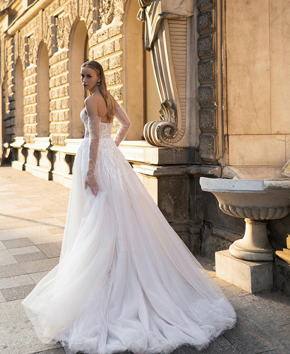 Сияющее свадебное платье А-силуэта фото