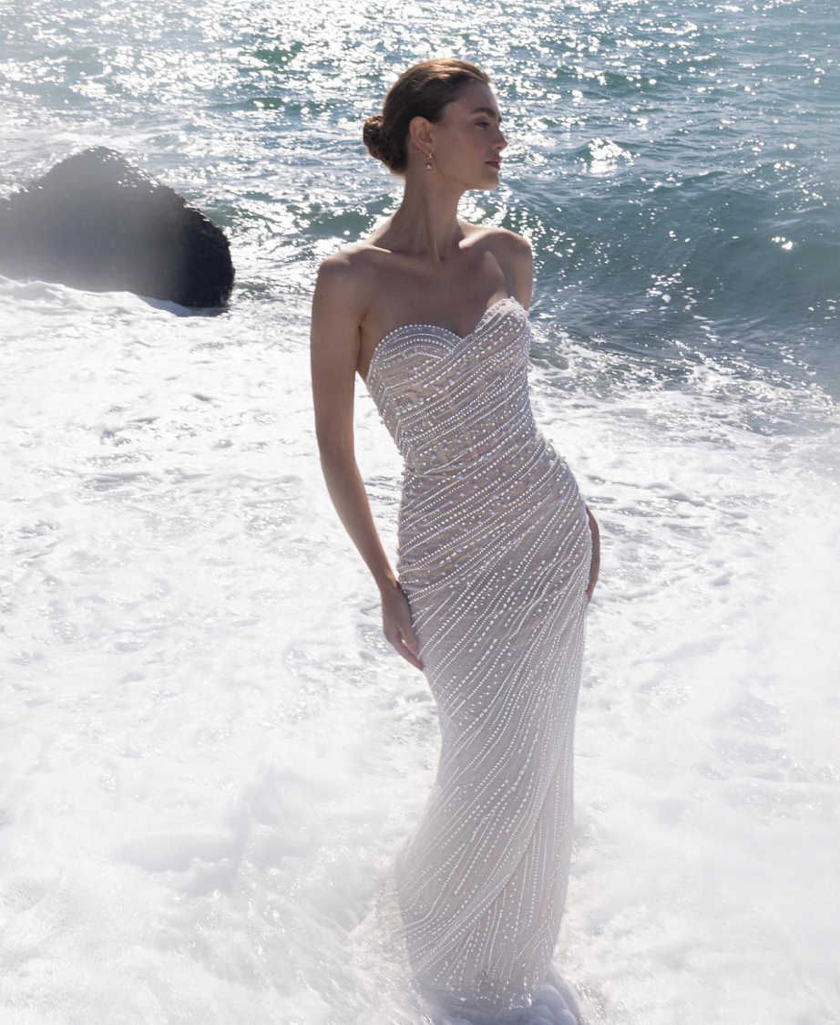 Красивое свадебное платье русалка с вырезом в форме сердца фото