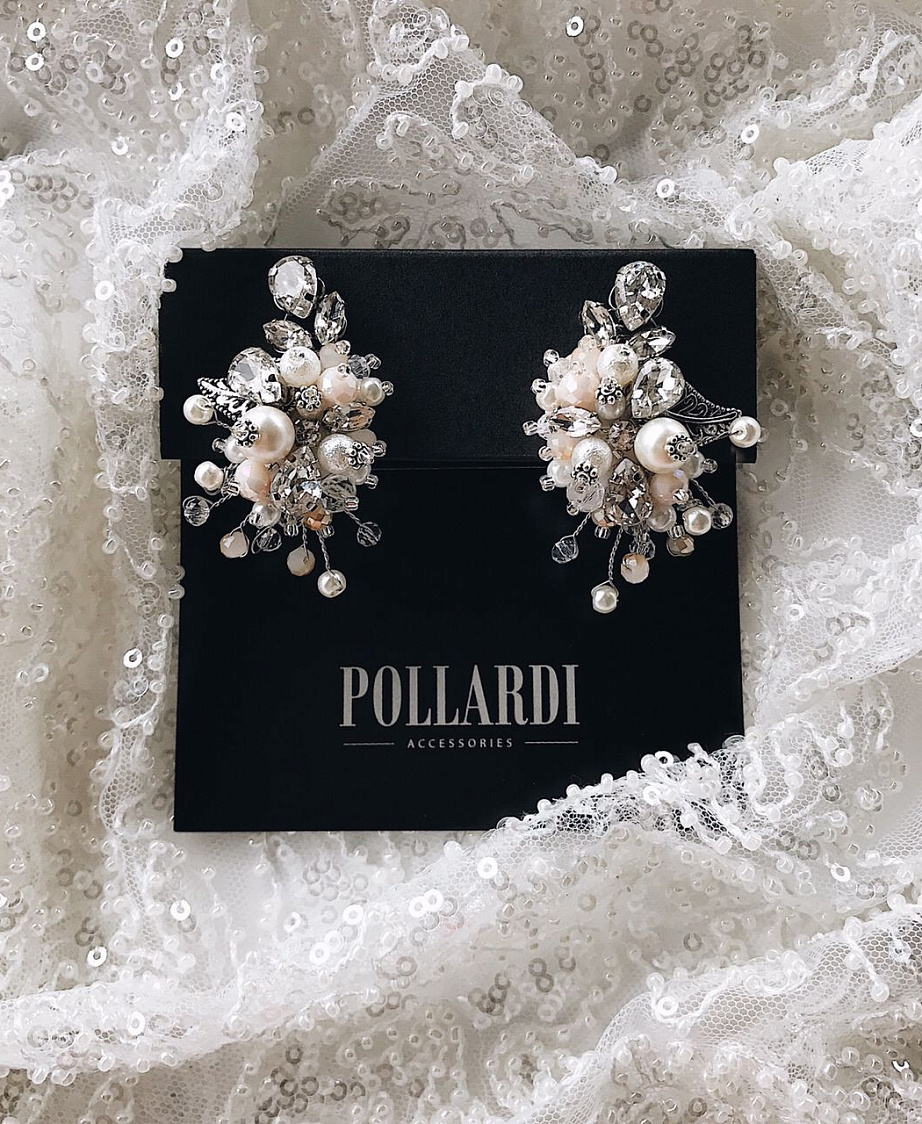 Изящные серьги с жемчугом и кристаллами фото