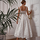 Кружевное белое свадебное платье миди фото