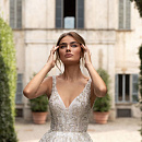 Роскошное свадебное платье с длинным шлейфом фото