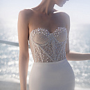 Свадебное платье с атласной юбкой и жемчужным корсетом фото