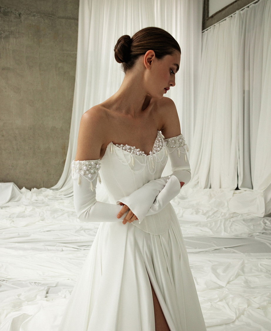 Роскошный свадебный комплект с корсетом и атласной юбкой фото