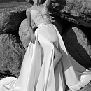 Сваденое платье рыбка с кружевным верхом на тонких бретелях фото